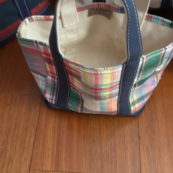 Classic White and Blue Tote Bag - Picture 7 of 8